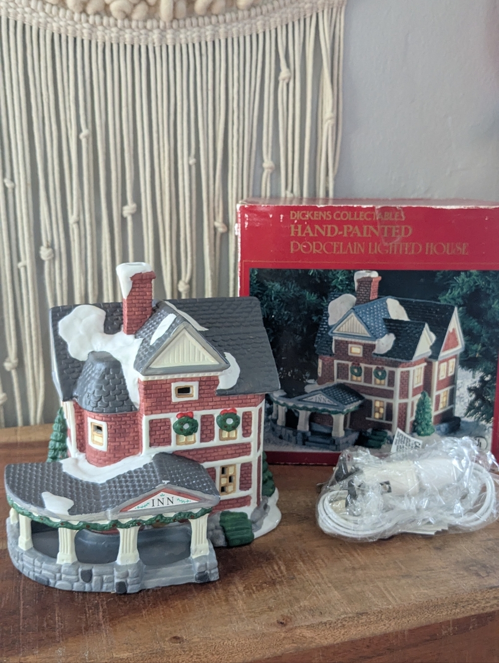 Dickens Collectables Porcelain Lighted House - The Inn - Christmas Village - Picture 2 of 8